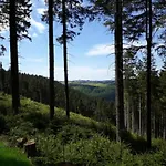 דירה Forest Retreat With Garden *