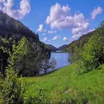 Forest Retreat With Garden דירה *