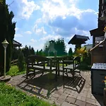 דירה Forest Retreat With Garden